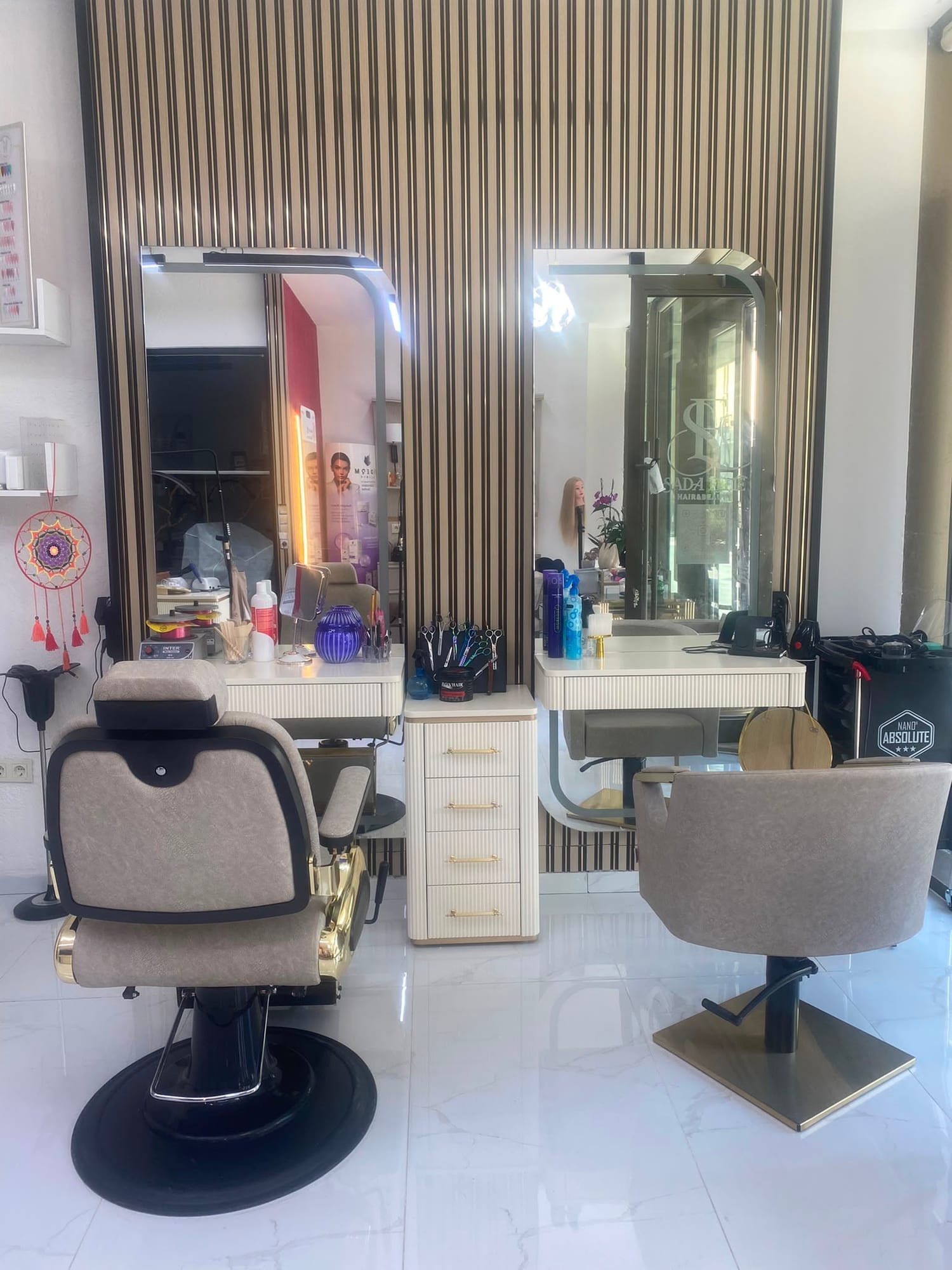 SADA ELITE Kadıköy şubesi — Kuaför istasyonları